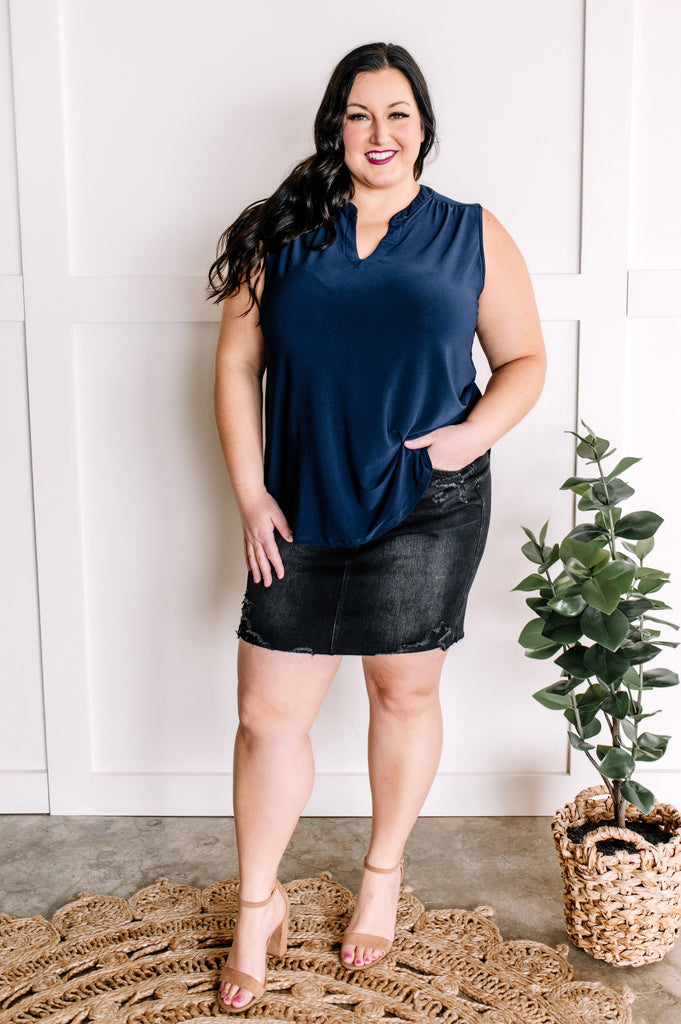 2.16 Sleeveless Gabby Front Top In Navy